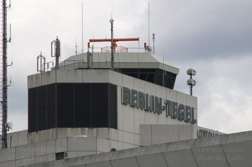 Berlin. Flughafen Tegel. Flugzeuge. Flugplatz
23. 4. 2012. Berlin. Tegel. Flughafen Berlin-Tegel. Name: Otto Lilienthal. Flugzeuge. Flugplatz. Flugverkehr. Flugzeug
Schlüsselwörter: Berlin;Deutschland;Flughafen;Flugplatz;Flugzeuge;Germany;Reinickendorf;2012;Tegel