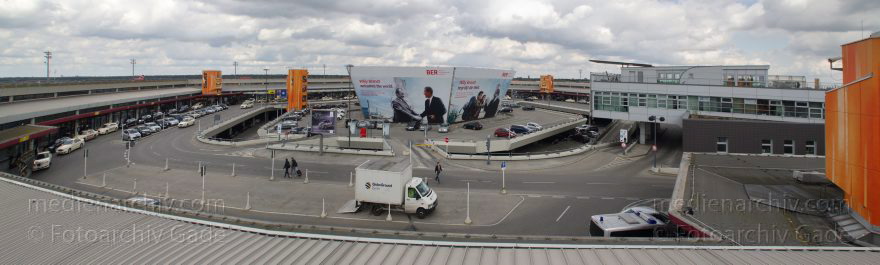 Berlin. Flughafen Tegel. Flugzeuge. Flugplatz
23. 4. 2012. Berlin. Tegel. Flughafen Berlin-Tegel. Name: Otto Lilienthal. Flugzeuge. Flugplatz. Flugverkehr. Flugzeug
Schlüsselwörter: Berlin;Deutschland;Flughafen;Flugplatz;Flugzeuge;Germany;Reinickendorf;2012;Tegel