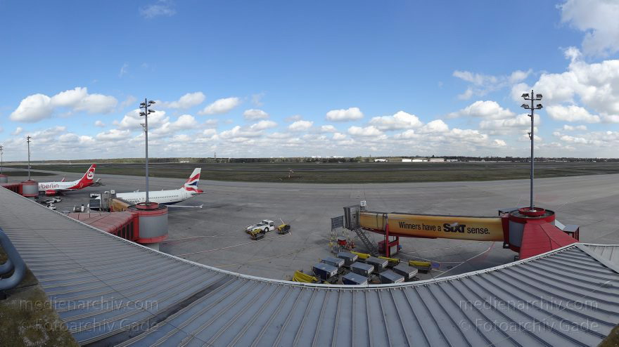 Berlin. Flughafen Tegel. Flugzeuge. Flugplatz
24. 3. 2012. Berlin. Tegel. Flughafen Berlin-Tegel. Name: Otto Lilienthal. Flugzeuge. Flugplatz. Flugverkehr.
Schlüsselwörter: Berlin;Deutschland;Flughafen;Flugplatz;Flugzeuge;Germany;Reinickendorf;2012;Tegel