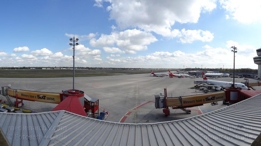 Berlin. Flughafen Tegel. Flugzeuge. Flugplatz
24. 3. 2012. Berlin. Tegel. Flughafen Berlin-Tegel. Name: Otto Lilienthal. Flugzeuge. Flugplatz. Flugverkehr.
Schlüsselwörter: Berlin;Deutschland;Flughafen;Flugplatz;Flugzeuge;Germany;Reinickendorf;2012;Tegel