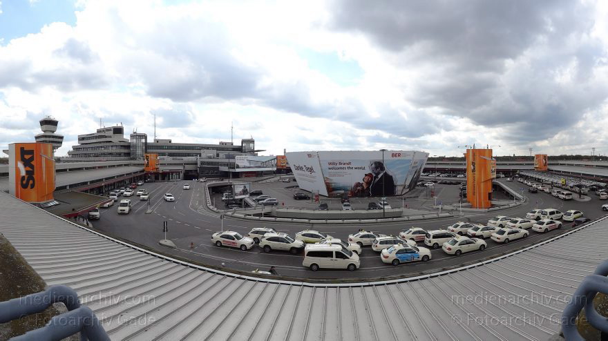Berlin. Flughafen Tegel. Flugzeuge. Flugplatz
24. 3. 2012. Berlin. Tegel. Flughafen Berlin-Tegel. Name: Otto Lilienthal. Flugzeuge. Flugplatz. Flugverkehr.
Schlüsselwörter: Berlin;Deutschland;Flughafen;Germany;Reinickendorf;Taxis;2012;Tegel