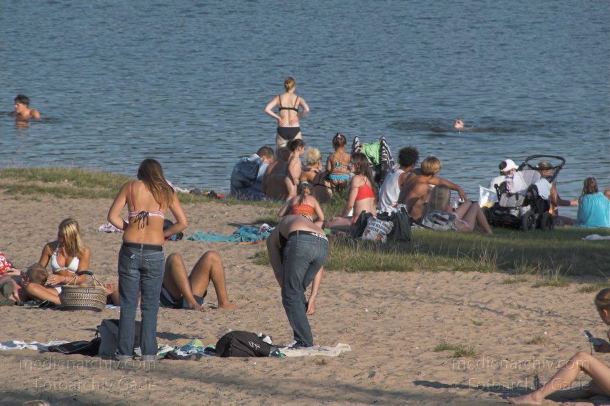 Berlin. Tegel. Am Flughafensee. Sonnen und Baden.
4. 9. 2005. Berlin. Tegel. Am Flughafensee. Sonnen und Baden.
Schlüsselwörter: Baden;Berlin;Deutschland;Flughafensee;Germany;Schwimmen;Sonnen;Strand;2005;Tegel
