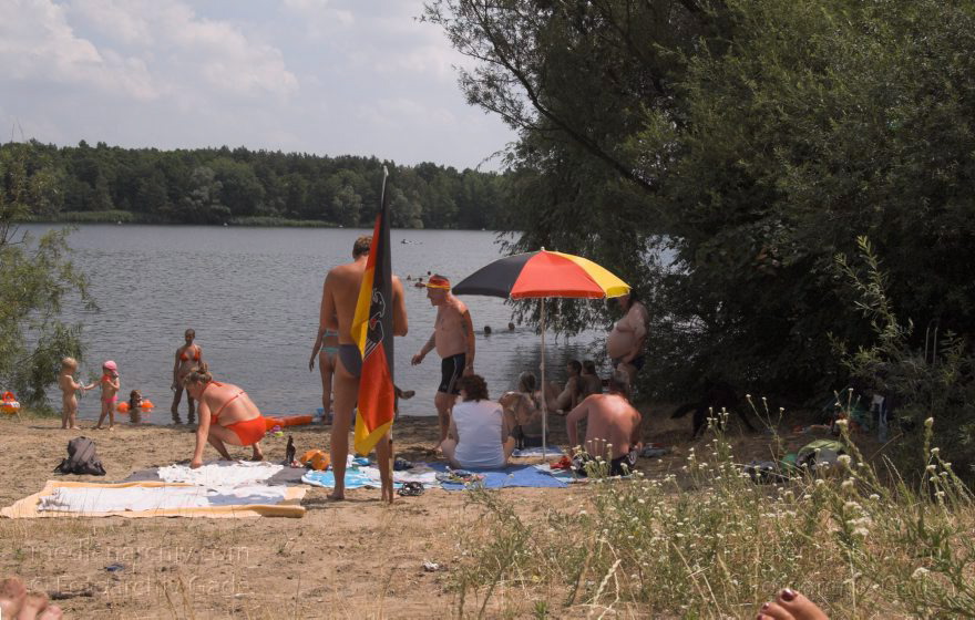 Berlin. Tegel. Flughafensee. Baden. Strand.
6. 7. 2006 Berlin. Tegel. Flughafensee. Baden. Strand.
Schlüsselwörter: Deutschland;Germany;Schwimmen;Sonnen;Berlin;Strand