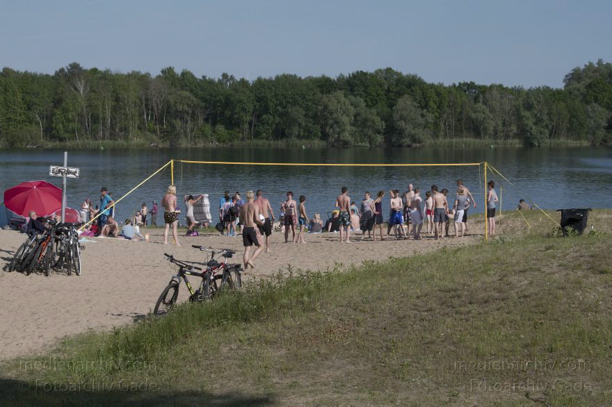 Berlin. Reinickendorf. Tegel. Flughafensee. Strand. Sonnen. Volleyball
5. 6. 2010. Berlin. Reinickendorf. Tegel. Flughafensee. Strand. Sonnen. Volleyball
Schlüsselwörter: Berlin;Deutschland;Flughafensee;Germany;Reinickendorf;Schwimmen;Sonnen;Strand;Tegel;2010;Volleyball