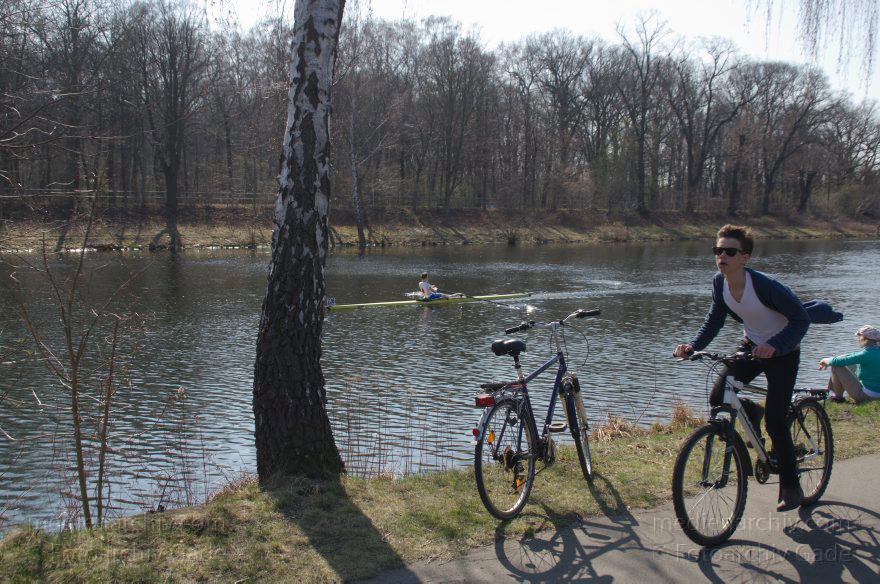 Berlin. Tegel. Fahrradweg entlang des Berliner-Spandauer-Schifffahrtskanal
24. 3. 2012. Berlin. Tegel. Fahrradweg entlang des Berlin-Spandauer Schifffahrtskanal
Schlüsselwörter: Berlin;Berlin-Spandauer Schifffahrtskanal;Deutschland;Fahrradweg;Germany;Radweg;2012;Tegel