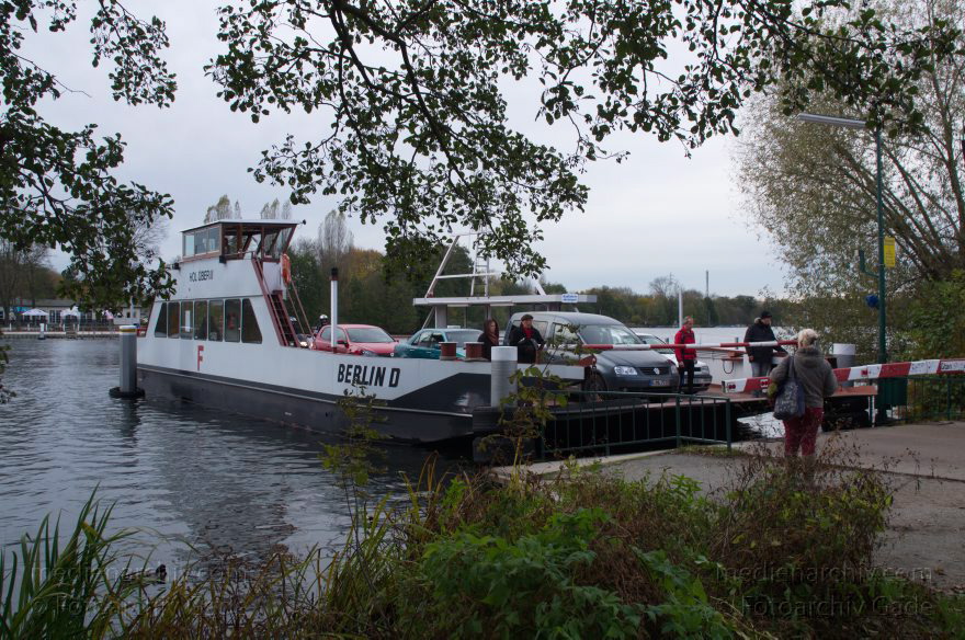 Berlin. Tegel. Autofähre an der Havel. Boote. Schiffe.
4. 11. 2012. Berlin. Tegel. Autofähre an der Havel. Boote. Schiffe.
Schlüsselwörter: Autofähre;Berlin;Boote;Deutschland;Germany;Havel;Schiffe;2012;Tegel