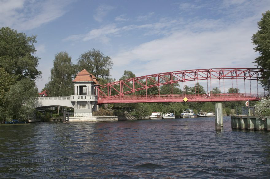 Berlin. Tegel. Kanal Tegeler Hafen. Tegeler Hafenbrücke
31. 8. 2011. Berlin. Tegel. Kanal Tegeler Hafen. Tegeler Hafenbrücke
Schlüsselwörter: Berlin;Deutschland;Germany;Tegel;Tegeler Hafen;Tegeler Hafenbrücke;2011;Tegeler See