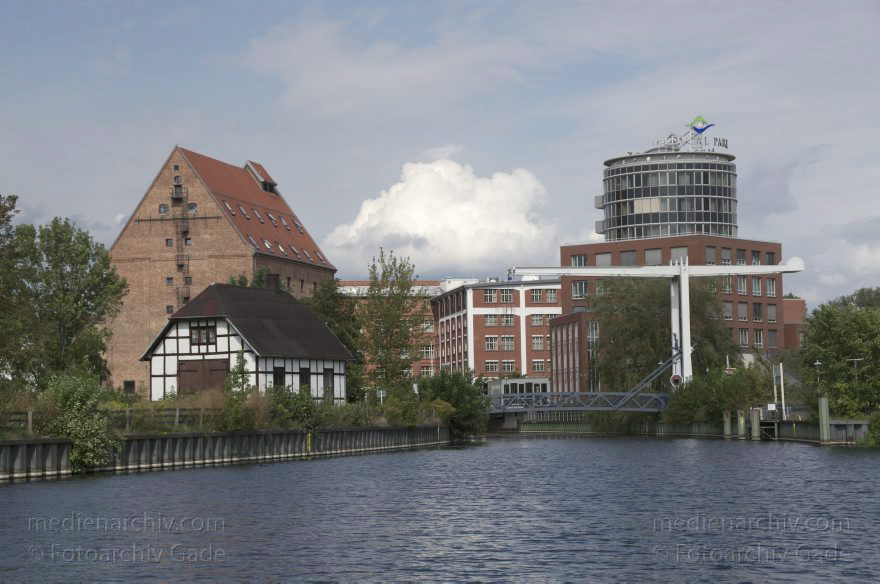 Berlin. Tegel. Kanal Tegeler Hafen
31. 8. 2011. Berlin. Tegel. Kanal Tegeler Hafen
Schlüsselwörter: Berlin;Deutschland;Germany;Tegel;Tegeler Hafen;2011;Tegeler See