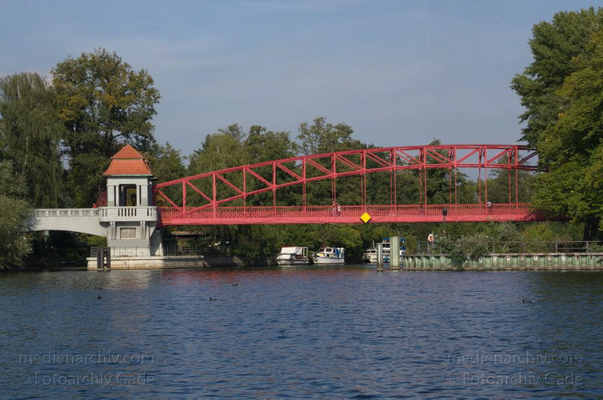 Berlin. Tegel. Tegeler See. Hafenbrücke
18. 9. 2012. Berlin. Tegel. Tegeler See. Hafenbrücke
Schlüsselwörter: Berlin;Deutschland;Germany;Hafenbrücke;Tegel;2012;Tegeler See