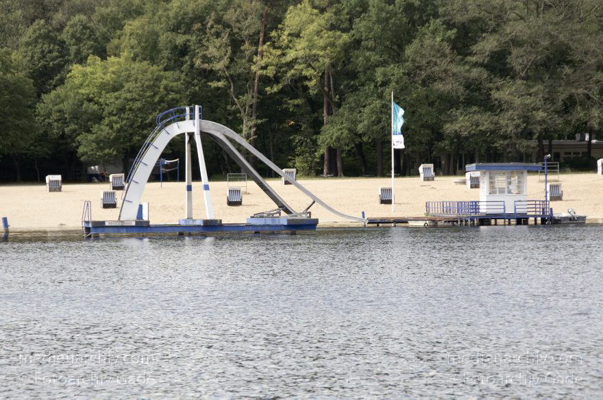 Berlin. Strandbad Tegeler See
31. 8. 2011. Berlin. Tegel. Tegeler See. Strandbad Tegeler See bei schlechtem Wetter. Scchwimmbad. Freibad
Schlüsselwörter: Badeanstalt;Berlin;Deutschland;Freibad;Germany;Schwimmbad;Strand;Strandbad Tegeler See;Tegel;2011;Tegeler See
