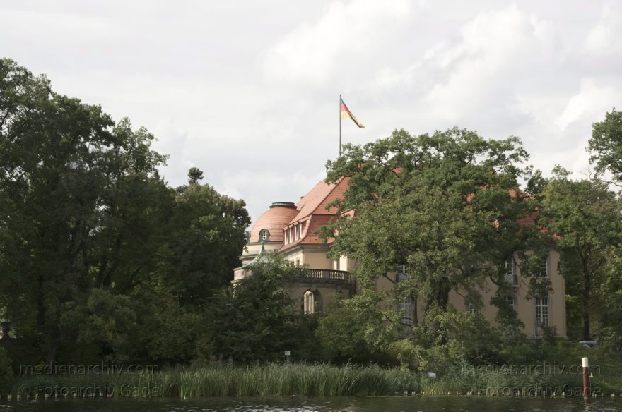 Berlin. Tegel. Tegeler Schloss. Akademie Auswärtiger Dienst.
31. 8. 2011. Berlin. Tegel. Tegeler Schloss. Akademie Auswärtiger Dienst.
Schlüsselwörter: Akademie Auswärtiger Dienst;Berlin;Deutschland;Germany;Tegel;Tegeler Schloss;2011;Tegeler See