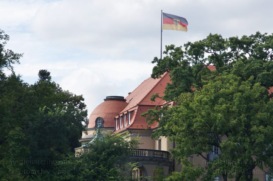 Berlin. Tegel. Tegeler See. Die Borsigvilla auf der Halbinsel Reiherwerder.
25. 8. 2012. Berlin. Tegel. Tegeler See. Die Borsigvilla auf der Halbinsel Reiherwerder.
Schlüsselwörter: Berlin;Borsigvilla;Deutschland;Germany;Reiherwerder;Tegel;2012;Tegeler See