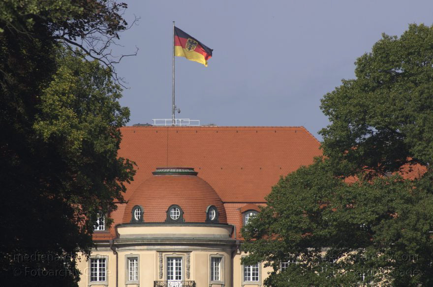 Berlin. Tegel. Villa Borsig. Reiherwerder im Tegeler See
18. 9. 2012. Berlin. Reinickendorf. Tegel. Villa Borsig auf der Halbinsel Reiherwerder im Tegeler See. Heutige Nutzung als Akademie Auswärtiger Dienst des Auswärtigen Amts
Schlüsselwörter: Berlin;Deutschland;Germany;Reiherwerder;Reinickendorf;Schloss;Tegel;Tegeler See;2012;Villa Borsig