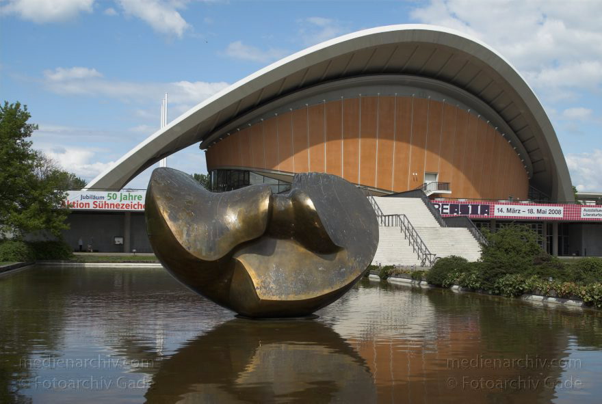 Berlin. Tiergarten. Kongresshalle. Schwangere Auster
4. 5. 2008. Berlin. Mitte. Tiergarten. Kongresshalle. Schwangere Auster. Wasserbecken
Schlüsselwörter: Berlin;Deutschland;Germany;Kongresshalle;Schwanger Auster;Schwangere Auster;2008;Tiergarten