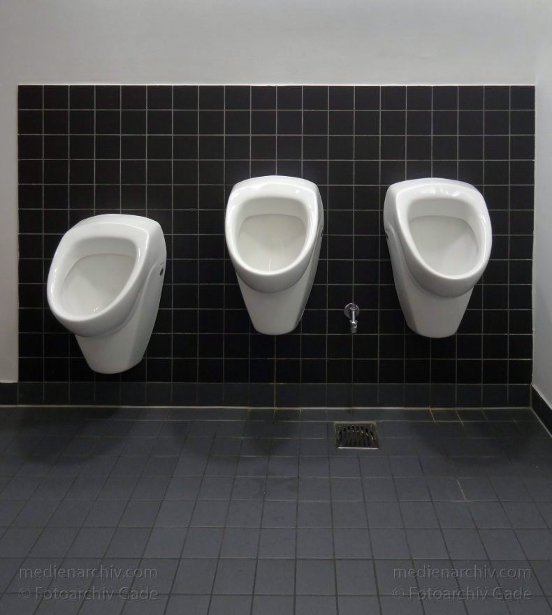 Berlin. Tiergarten. Kongresshalle. Schwangere Auster. Toilette. WC. Pissoir
22. 9. 2012. Berlin. Mitte. Tiergarten.Kongresshalle. Schwangere Auster. Toilette. WC. Pissoir
Schlüsselwörter: Berlin;Deutschland;Germany;Haus der Kulturen;Kongresshalle;Mitte;Pissoir;Schwangere Auster;Tiergarten;Toilette;2012;WC