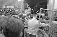 Dateiname=Berlin-Tiergarten-Krempelmarkt-Flohmarkt-198912-229.jpg
Dateigröße=177KB
Abmessungen: 880x585
hinzugefügt am: 04. Januar 2016 Berlin-Tiergarten-Krempelmarkt-Flohmarkt-198912-229.jpg