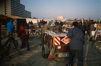 Dateiname=Berlin-Tiergarten-Krempelmarkt-Flohmarkt-19911006-09.jpg
Dateigröße=181KB
Abmessungen: 880x575
hinzugefügt am: 04. Januar 2016 Berlin-Tiergarten-Krempelmarkt-Flohmarkt-19911006-09.jpg