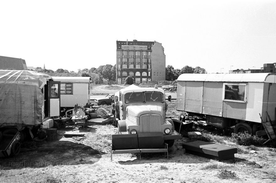 Berlin. Tiergarten. Potsdamer Platz. Rollheimer
08. Mai 1994. Deutschland. Berlin. Mitte. Tiergarten. Potsdamer Platz. Rollheimer
Schlüsselwörter: Berlin;Deutschland;Germany;Potsdamer Platz;Rollheimer;1994;Tiergarten