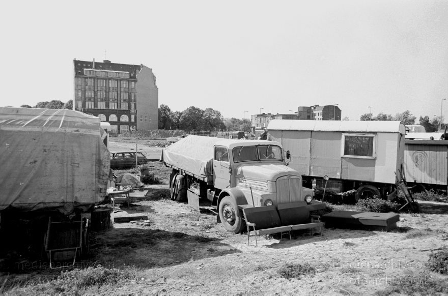 Berlin. Tiergarten. Potsdamer Platz. Rollheimer
08. Mai 1994. Deutschland. Berlin. Mitte. Tiergarten. Potsdamer Platz. Rollheimer
Schlüsselwörter: Berlin;Deutschland;Germany;Potsdamer Platz;Rollheimer;1994;Tiergarten