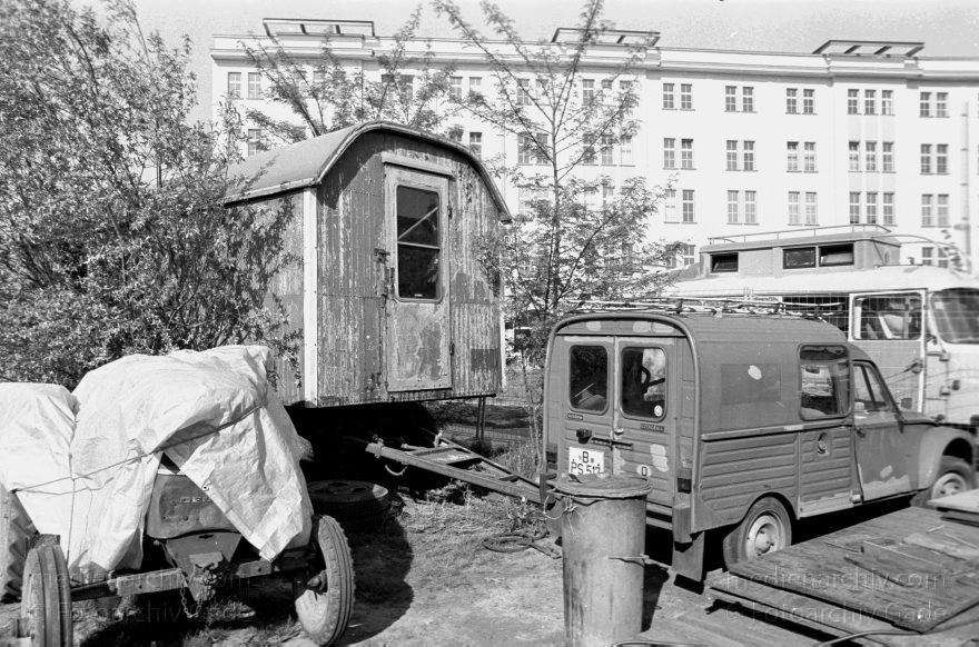 Berlin. Tiergarten. Potsdamer Platz. Rollheimer
08. Mai 1994. Deutschland. Berlin. Mitte. Tiergarten. Potsdamer Platz. Rollheimer
Schlüsselwörter: Berlin;Deutschland;Germany;Potsdamer Platz;Rollheimer;1994;Tiergarten