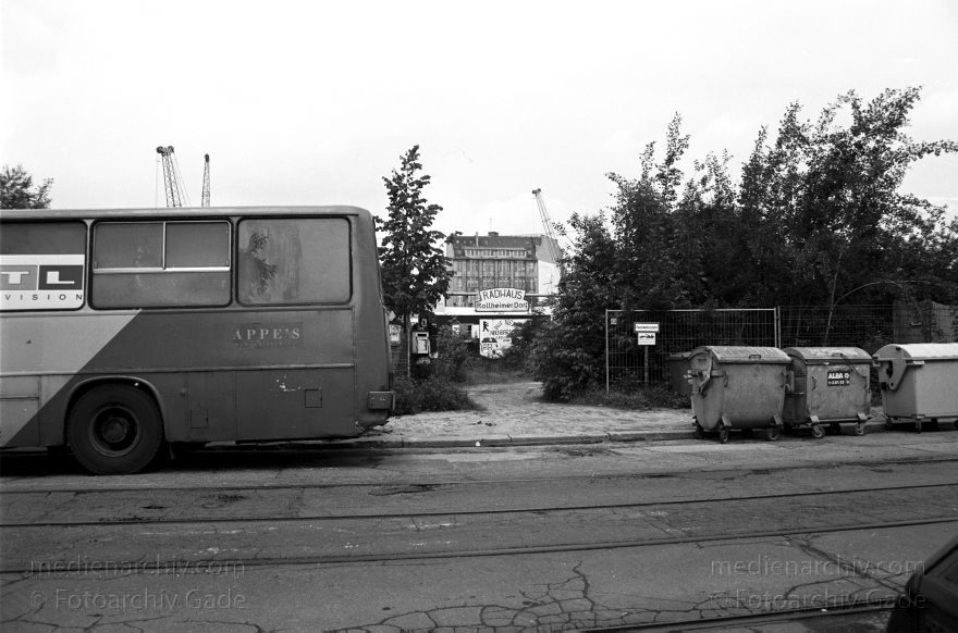 Berlin. Tiergarten. Potsdamer Platz. Rollheimer
Juni 1995. Deutschland. Berlin. Mitte. Tiergarten. Potsdamer Platz. Rollheimer
Schlüsselwörter: Berlin;Deutschland;Germany;Potsdamer Platz;Rollheimer;1995;Tiergarten