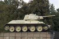 Berlin-Mitte-Tiergarten-Sowjetisches-Ehrenmal-20050731-11.jpg