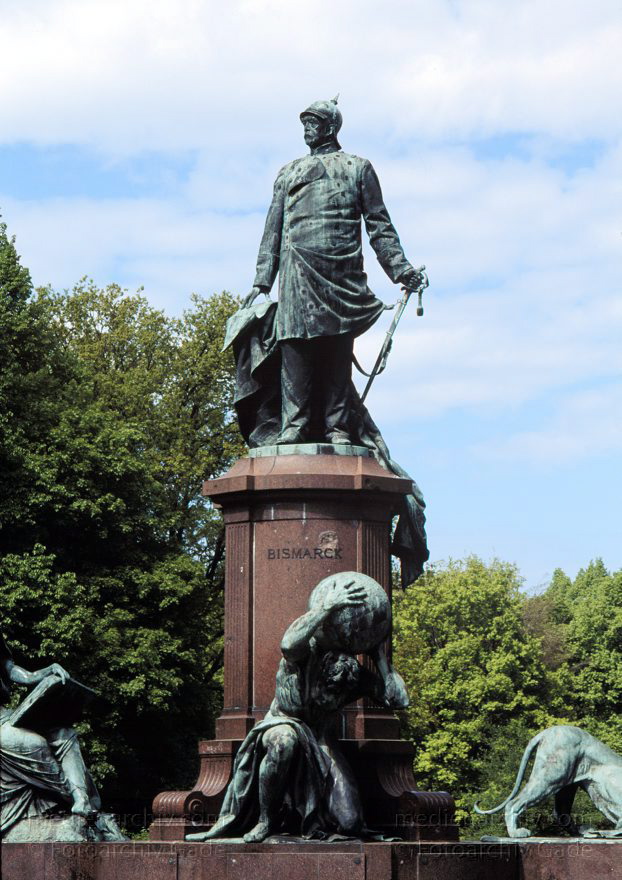 Berlin. Tiergarten. Bismarckdenkmal.
Mai 1999. Berlin. Mitte. Tiergarten. Bismarckdenkmal.
Schlüsselwörter: Berlin;Bismarckdenkmal;Denkmal;Deutschland;Germany;1999;Tiergarten