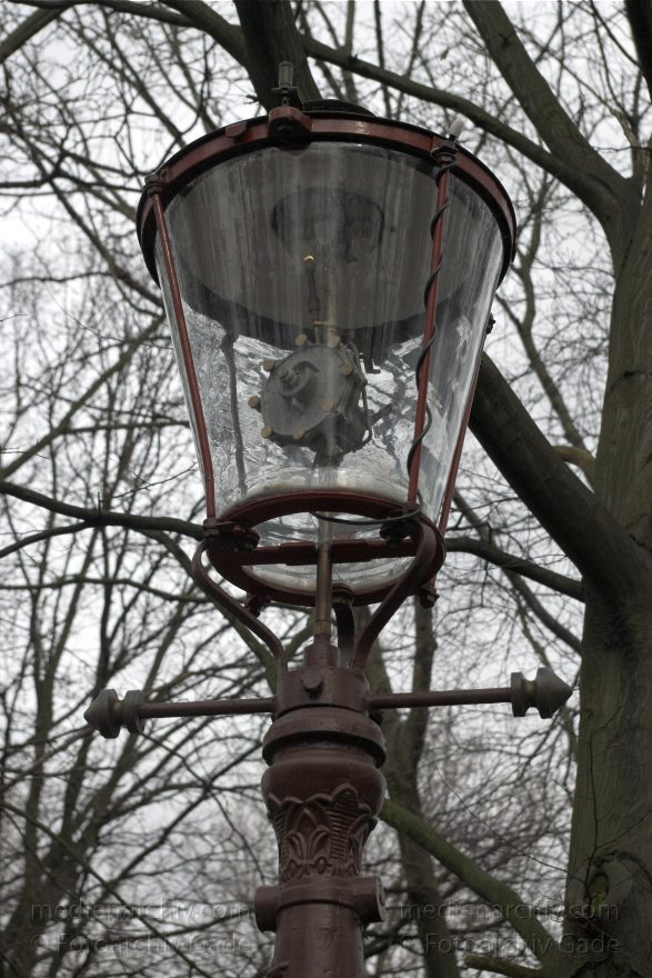 Berlin. Tiergarten. Lampenmuseum. Gaslaterne. Modell (ursprünglicher Standort: Amsterdam)
14.3.2009. Berlin. Mitte. Tiergarten. Lampenmuseum. Gaslaterne. Modell 1883. (ursprünglicher Standort: Amsterdam)
Schlüsselwörter: Berlin;Deutschland;Gaslaternen;Germany;Lampenmuseum;Straßenbeleuchtung;2009;Tiergarten