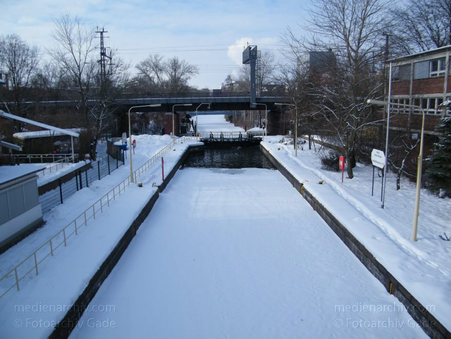 Berlin. Tiergarten. Schleuse. Landwehrkanal. Winter
14. 2. 2010. Berlin. Mitte. Tiergarten. Schleuse. Landwehrkanal. Winter. Schnee
Schlüsselwörter: Deutschland;Germany;Landwehrkanal;Schleuse;Schnee;Tiergarten;2010;Berlin;Winter