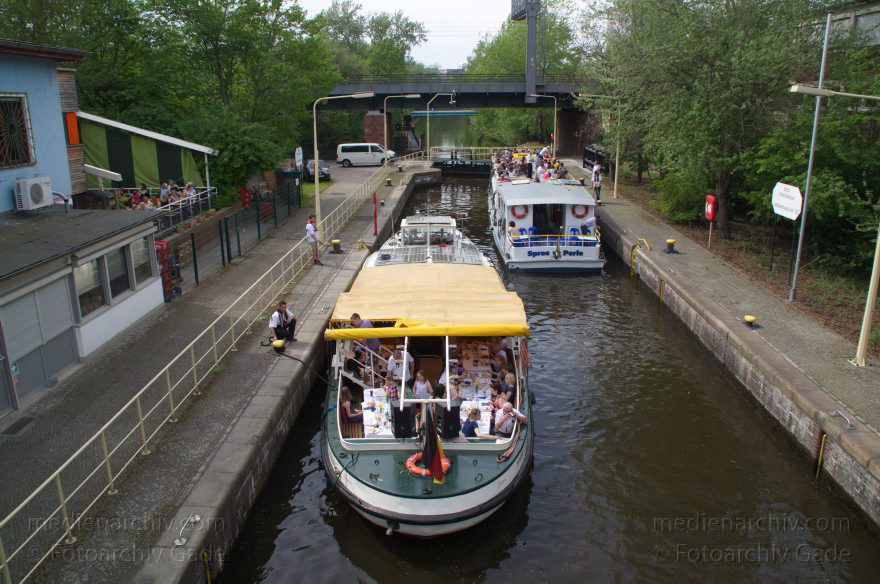 Berlin. Tiergarten. Schleuse. Landwehrkanal
29. 4. 2012. Berlin. Mitte. Tiergarten. Schleuse. Landwehrkanal. Fahrgastschiff. Ausflugsdampfer. MS Josephine
Schlüsselwörter: Ausflugsdampfer;Berlin;Boote;Deutschland;Germany;Landwehrkanal;MS Josephine;Schiffe;Schleuse;2012;Tiergarten