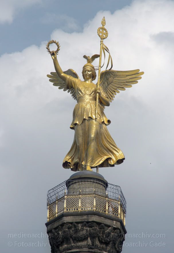 Berlin. Tiergarten. Siegessäule
3. 5. 2009. Berlin. Mitte. Tiergarten. Siegessäule. Großer Stern. Denkmal
Schlüsselwörter: Berlin;Deutschland;Germany;Goldelse;Siegessäule;Tiergarten;2009;Viktoria
