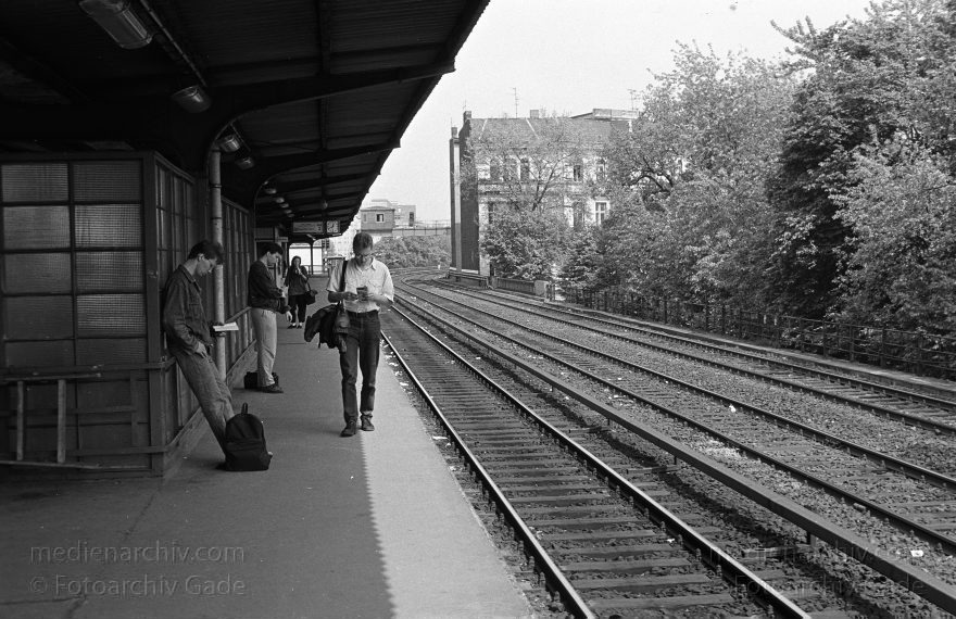 Berlin. Tiergarten. S-Bahnhof
Mai 1992. Berlin. Mitte. Tiergarten. S-Bahnhof
Schlüsselwörter: Berlin;Deutschland;Germany;Gleise;S-Bahnhof;1992;Tiergarten