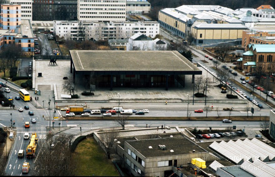 Berlin. Nationalgalerie im Bezirk Tiergarten.
31. 1. 1997. Deutschland. Berlin. Nationalgalerie im Bezirk Tiergarten.
Schlüsselwörter: Berlin;Deutschland;Germany;Nationalgalerie;1997;Tiergarten