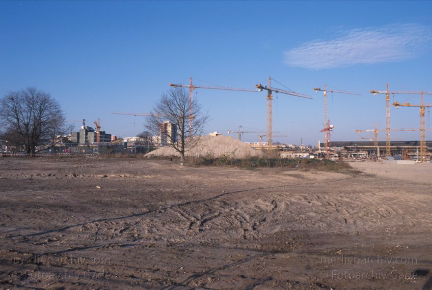 Berlin. Tiergarten. Baustelle. Kran
10. Dezember 2000. Berlin. Mitte. Tiergarten. Geebnete Fläche. Baustelle. Baukran.
Schlüsselwörter: Baustelle;Berlin;Deutschland;Germany;Kran;2000;Tiergarten