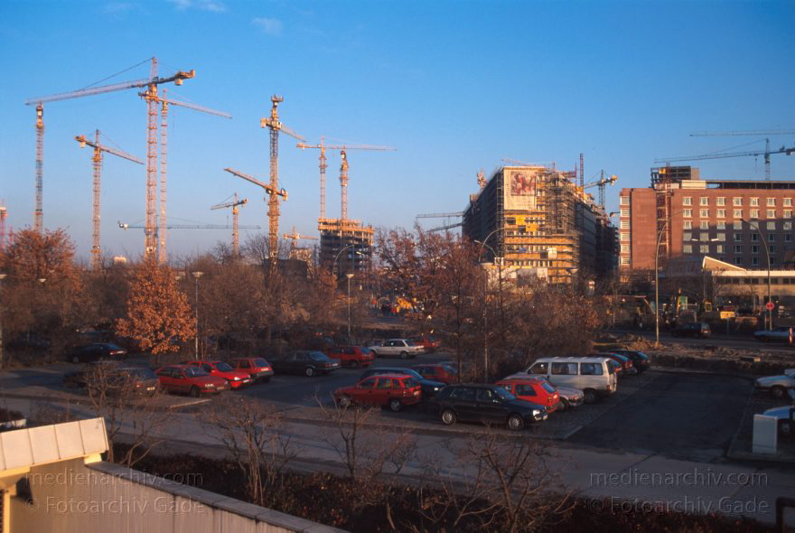 Berlin. Tiergarten. Kulturforum
Februar 1998. Berlin. Mitte. Tiergarten. Kulturforum
Schlüsselwörter: Berlin;Deutschland;Germany;Potsdamer Platz;1998;Tiergarten