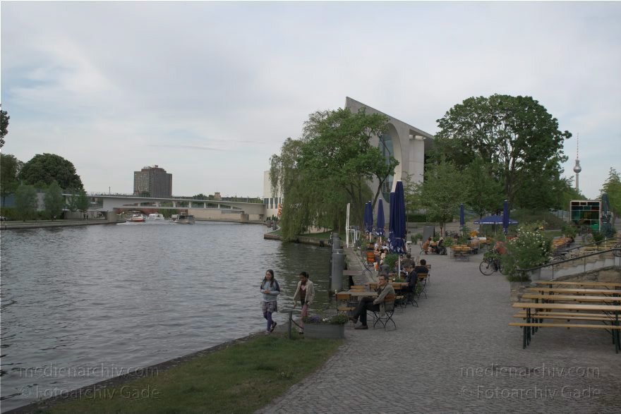 Berlin. Tiergarten. Tiergarten. Fluss Spree. Bundeskanzleramt
9. 5. 2009. Berlin. Mitte. Tiergarten. Fluss Spree. Bundeskanzleramt
Schlüsselwörter: Berlin;Bundeskanzleramt;Deutschland;Fluss;Germany;Kanzleramt;Spree;Spreeufer;2009;Tiergarten