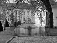 Dateiname=Berlin-Mitte-Tiergarten-Bellevue-1991-085.jpg
Dateigröße=301KB
Abmessungen: 880x662
hinzugefügt am: 04. Januar 2016 Berlin-Mitte-Tiergarten-Bellevue-1991-085.jpg