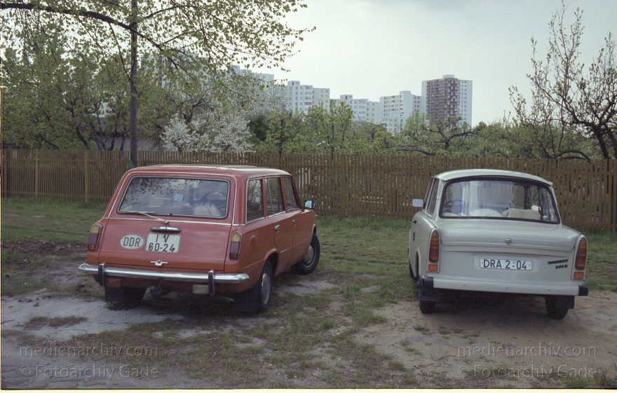 Berlin. Treptow. Ostberlin. Trabbi. Trabant. Auto
16. 4. 1990. Berlin. Treptow. Ostberlin. Trabbi. Trabant. Auto
Schlüsselwörter: Auto;Berlin;DDR;GDR;Germany;Ostberlin;Trabant;Trabbi;1990;Treptow