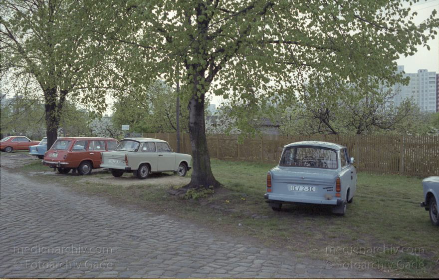 Berlin. Treptow. Ostberlin. Trabbi. Trabant. Auto
16. 4. 1990. Berlin. Treptow. Ostberlin. Trabbi. Trabant. Auto
Schlüsselwörter: Auto;Berlin;DDR;GDR;Germany;Ostberlin;Trabant;Trabbi;1990;Treptow
