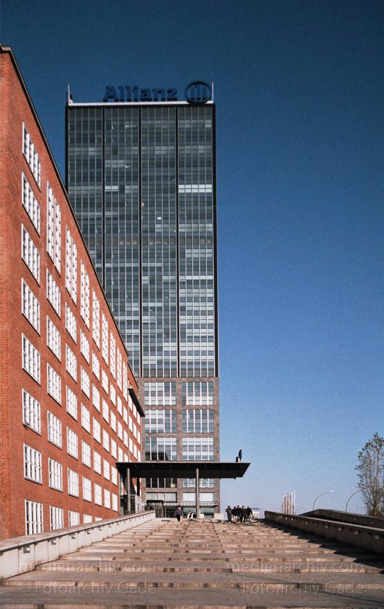 Berlin. Treptow. Gebäude der Allianz Versicherung
November 2002. Berlin. Treptow. Gebäude der Allianz Versicherung
Schlüsselwörter: Berlin;Deutschland;Germany;2002;Treptow
