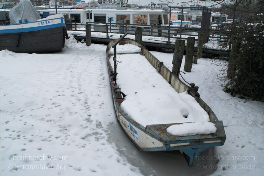 Berlin. Treptow. Spree. Winter. Eis. Schnee. Boote im Eis.
21. 2. 2010. Berlin. Treptow. Fluss Spree. Winter. Eis. Schnee. Boote im Eis.
Schlüsselwörter: Berlin;Boote;Deutschland;Eis;Germany;Schnee;Spree;Treptow;2010;Winter