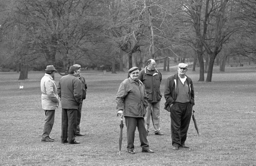 Berlin. Wedding. Boulepartie im Park Humboldthain
04. 03. 1995. Berlin. Wedding. Boulepartie im Park Humboldthain
Schlüsselwörter: Berlin;Deutschland;Germany;Humboldthain;Park;1995;Wedding