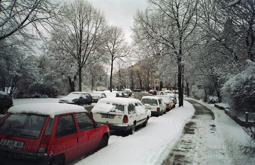 Berlin. Wedding. Winter. Schnee. Verschneites Nordufer.
Dezember 1998. Berlin. Wedding. Winter. Schnee. Verschneites Nordufer.
Schlüsselwörter: Berlin;Deutschland;Germany;Mitte;Nordufer;Schnee;verschneit;Wedding;1998;Winter