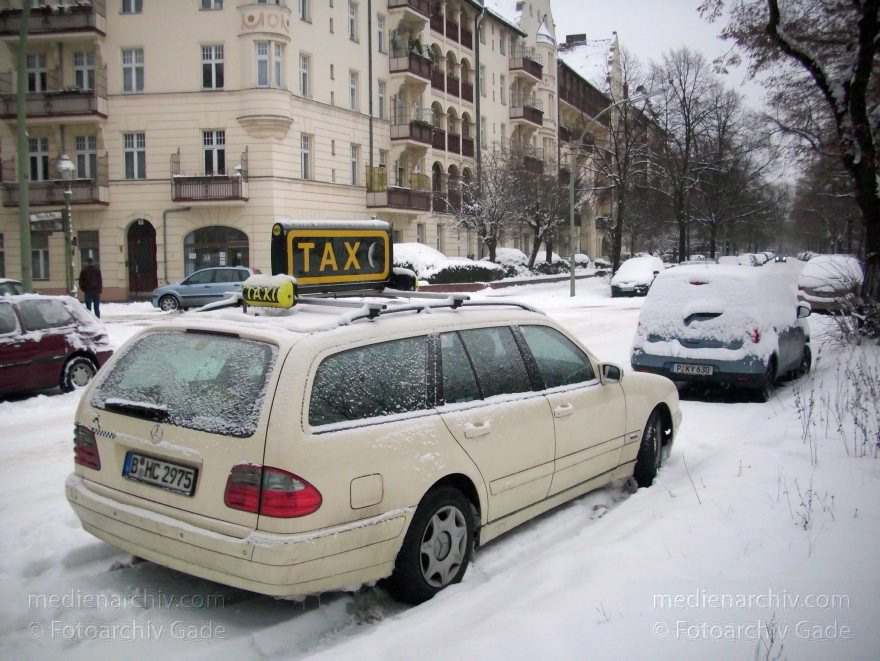 Berlin. Wedding. Nordufer. Winter. Schnee. Taxi
31. 12. 2009. Berlin. Mitte. Wedding. Nordufer. Winter. Schnee. Taxi
Schlüsselwörter: Berlin;Deutschland;Eis;Germany;Mitte;Nordufer;Schnee;Taxi;Wedding;2009;Winter