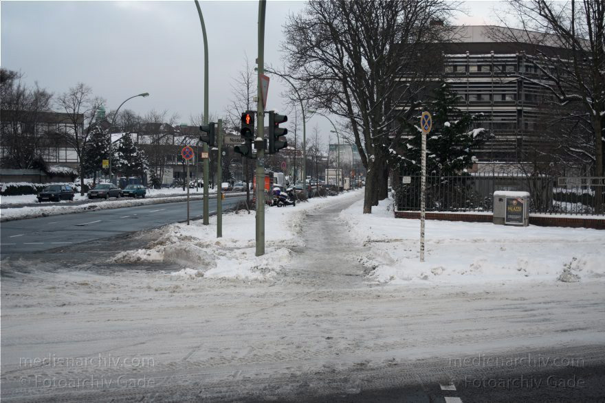 Berlin. Wedding. Winter. Schnee. Im Bereich Nordufer - Föhrerstraße.
3. 1. 2010. Berlin. Mitte. Wedding. Winter. Schnee. Im Bereich Nordufer. Föhrer Straße.
Schlüsselwörter: Berlin;Deutschland;Germany;Mitte;Schnee;Sprengelkiez;Wedding;2010;Winter