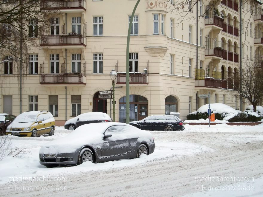 Berlin. Wedding. Winter. Schnee auf den Wegen undstraßen.
10. 1. 2010. Berlin. Mitte. Wedding. Winter. Schnee auf den Wegen und Straßen.
Schlüsselwörter: Berlin;Deutschland;Germany;Mitte;Schnee;Sprengelkiez;Wedding;2010;Winter