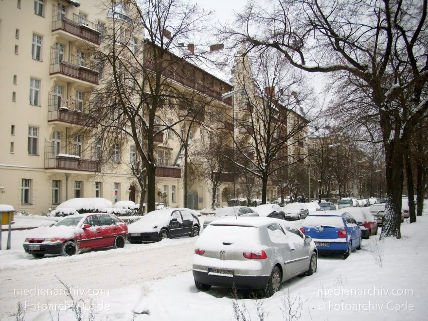 Berlin. Wedding. Winter. Schnee auf den Wegen undstraßen.
10. 1. 2010. Berlin. Mitte. Wedding. Winter. Schnee auf den Wegen und Straßen.
Schlüsselwörter: Berlin;Deutschland;Germany;Mitte;Schnee;Sprengelkiez;Wedding;2010;Winter