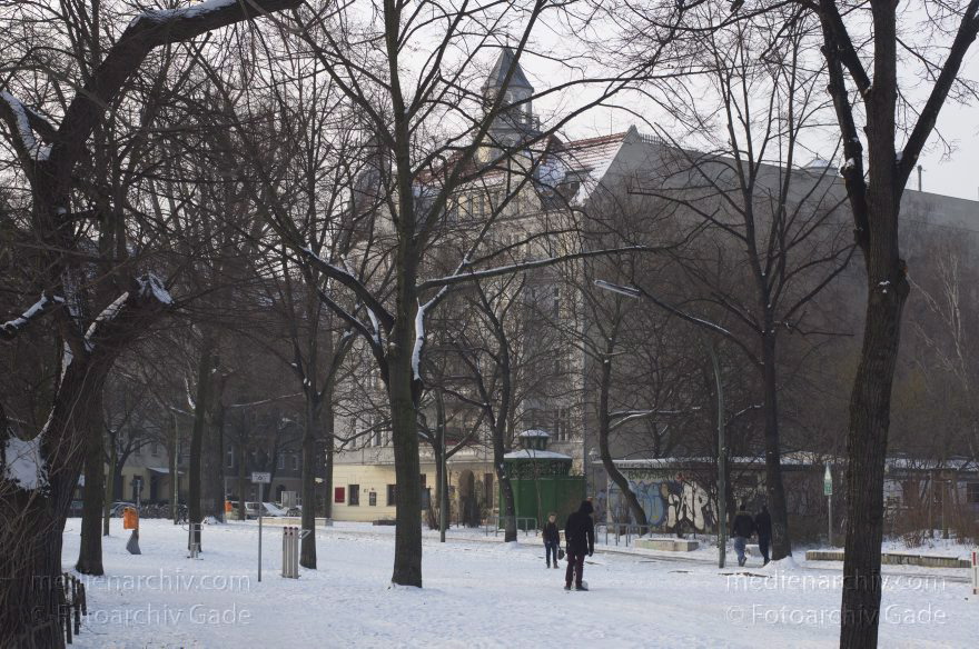 Berlin. Nordufer beim Pekinger Platz. Winter. Schnee
30. 1. 2014. Berlin. Mitte. Wedding. Nordufer beim Pekinger Platz. Winter. Schnee
Schlüsselwörter: Berlin;Cafe Achteck;Germany;Mitte;Nordufer;Pekinger Platz;Pissoir;Wedding;2014;Winter