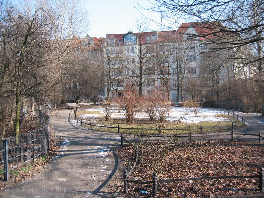 Berlin. Wedding. Mitte. Pekinger Platz im Winter. Schnee
Februar 2003. Berlin. Wedding. Pekinger Platz im Winter. Schnee
Schlüsselwörter: Berlin;Deutschland;Germany;Mitte;Pekinger Platz;Schnee;Wedding;2003;Winter