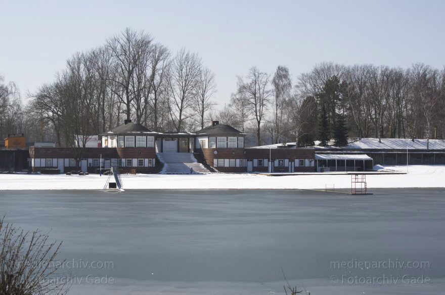 Berlin. Wedding. Zugefrorener Plötzensee. Winter. Schnee
16. 3. 2013. Berlin. Mitte. Wedding. Zugefrorener Plötzensee. Winter. Schnee
Schlüsselwörter: Berlin;Eis;Germany;Mitte;Plötzensee;Rehberge;Wedding;2013;Winter